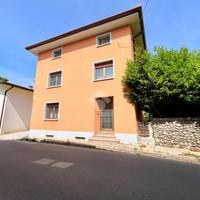 CASA SEMINDIPENDENTE A CAMPOFORMIDO