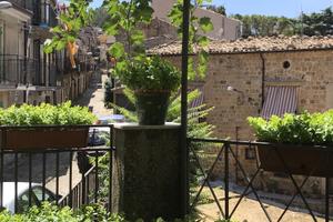 Casa indipendente in via Mercato, 1