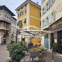 PIAZZA NETTUNO: ELEGANTE STUDIO DI RAPPRESENTANZA!