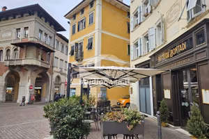 PIAZZA NETTUNO: ELEGANTE STUDIO DI RAPPRESENTANZA!
