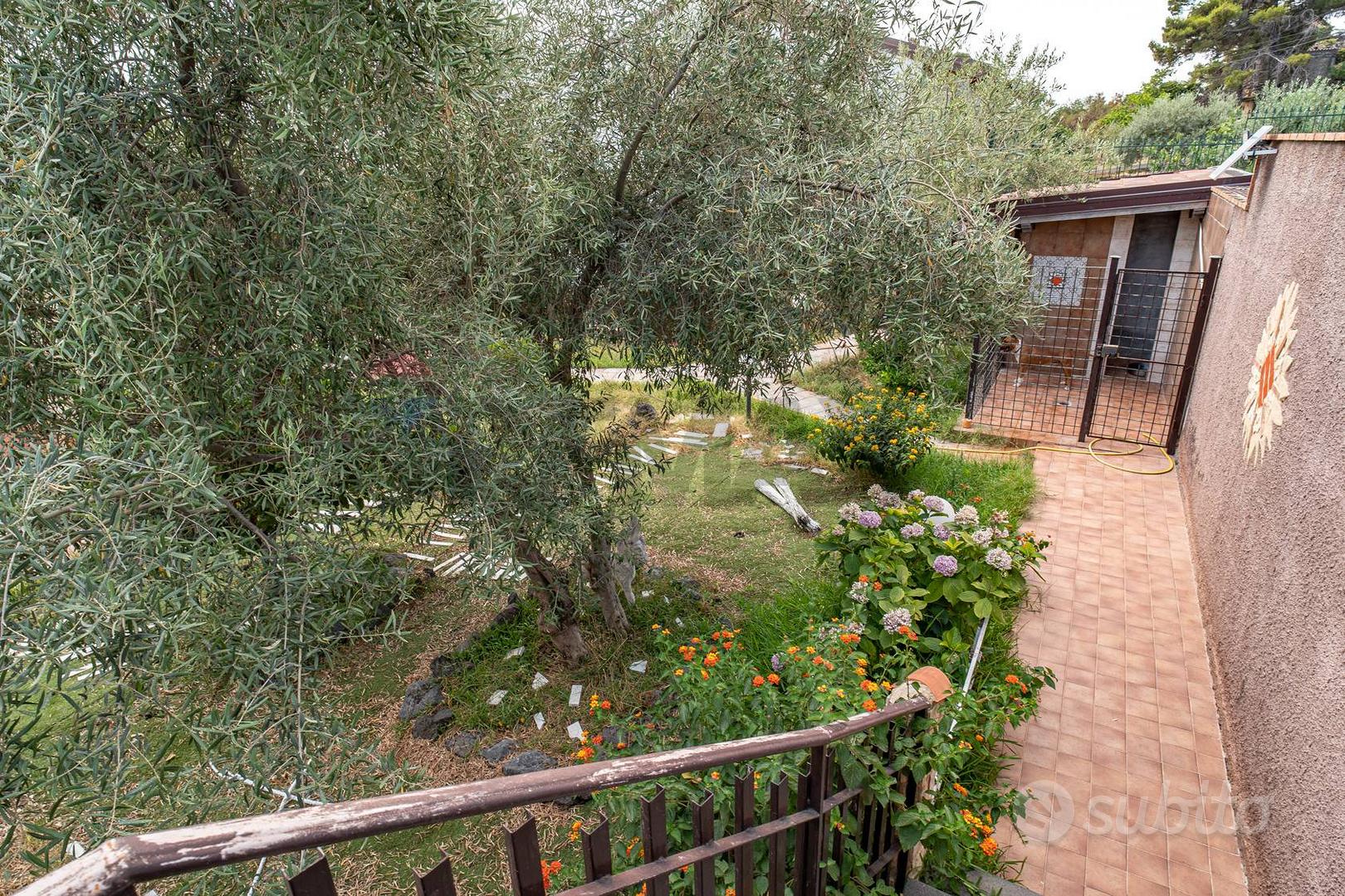 Villa singola - Aci Sant'Antonio - Vista 3
