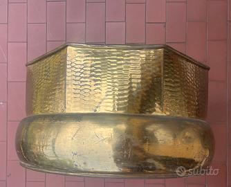 Vaso in ottone battuto a mano