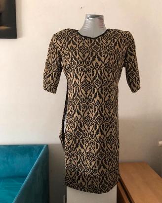 Abito sartoriale nero ed oro
