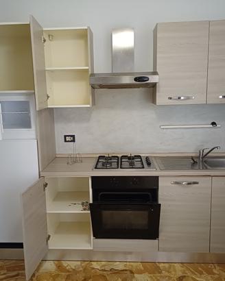Blocco arredo quasi completo