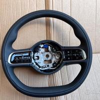 Volante in pelle pari al nuovo Fiat 500 elettrica