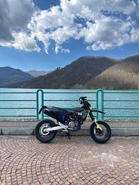 Husqvarna 701 motard depotenziata a libretto