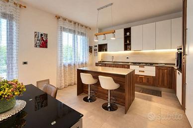 Villetta a schiera di 126 m² con 5 locali e box au