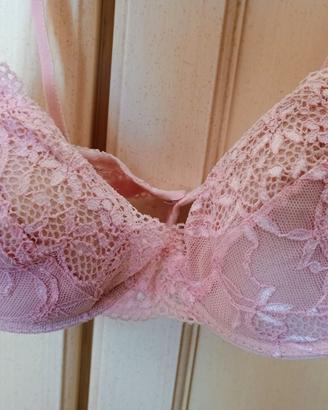 Reggiseno in pizzo Lormar.Taglia 2.Rosa carne