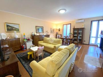 CASA SEMINDIPENDENTE A VEROLANUOVA