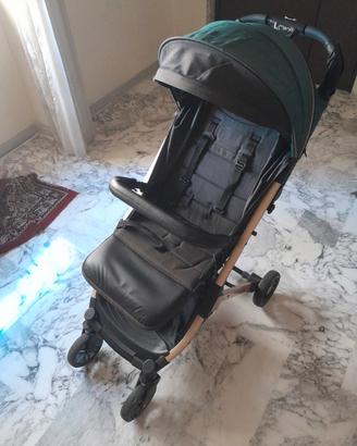 Passeggino leggero e compatto MoMi 