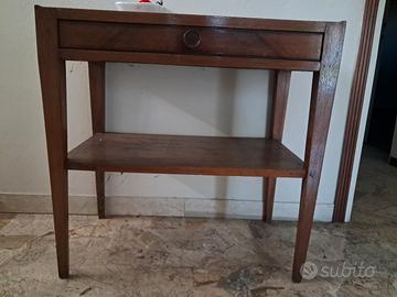 tavolino in radica con cassetto 