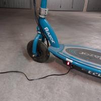 Monopattino elettrico Razor E200