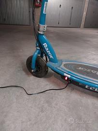Monopattino elettrico Razor E200