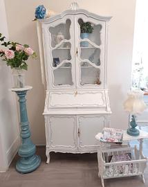 vetrinetta rifatta in stile shabby 