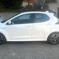 TOYOYA YARIS Hybrid 1.5 Trend