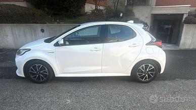 TOYOYA YARIS Hybrid 1.5 Trend