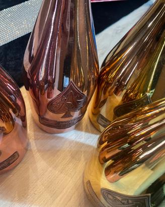Bottiglie vuote di Armand de Brignac