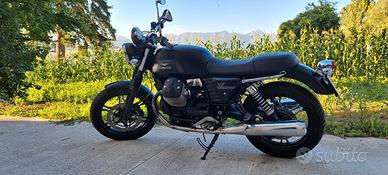 Moto Guzzi V7 - 2012