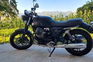 Moto Guzzi V7 - 2012