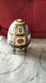 4 uova decorate da collezione tipo Fabergé 