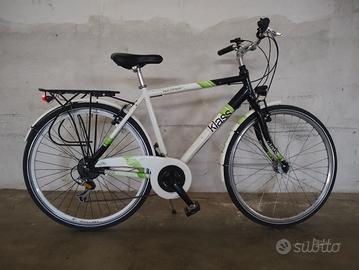 Bici trekking cicloturismo o città in alluminio