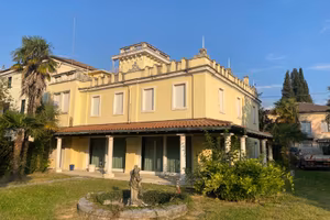 Villa singola anni 70 in centro