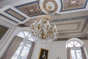 Palazzo / Stabile di 390 m² con più di 5 locali a 