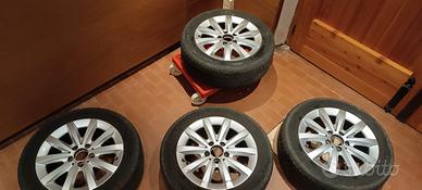 4 cerchi Mercedes B 180 con gomme  €400