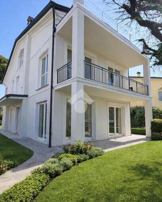 VILLA SINGOLA A MASSA