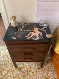 Mobiletto in decoupage