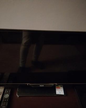 TV 32" Philips (con imballo originale e pellicole)