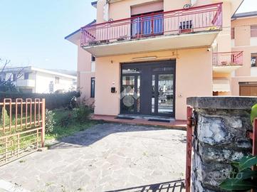 NEGOZIO A SERRAVALLE PISTOIESE
