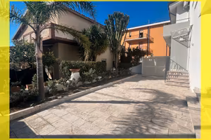 Villa a pochi passi dal mare
