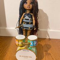 Bambola Rainbow High con batteria e accessori