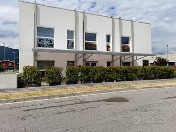 Tettoia in ferro zingato e acciaio