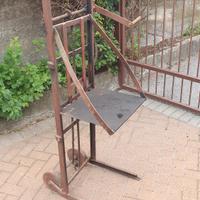 antico sollevatore  manuale 