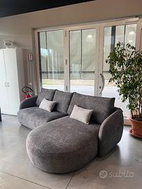 Divano nuovo da esposizione