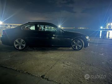 BMW 330 D  Coupé  nera-interni pelle rossa,.