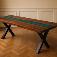 Tavolo artigianale in legno massello con resina.