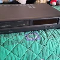 Lettore VHS Akai VS-340 DX3 con telecomando, color