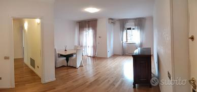 Luminoso ampio appartamento terzo piano