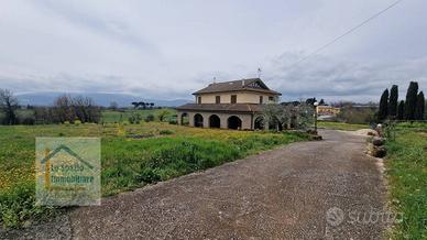 Villa di 310 m² con più di 5 locali a Genazzano