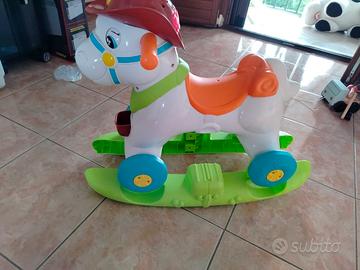 cavallo a dondolo e con ruote 