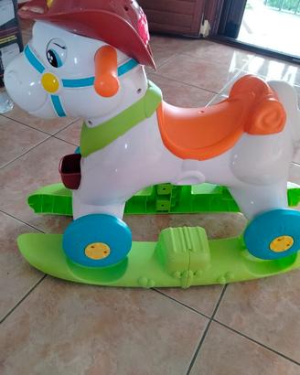 cavallo a dondolo e con ruote 