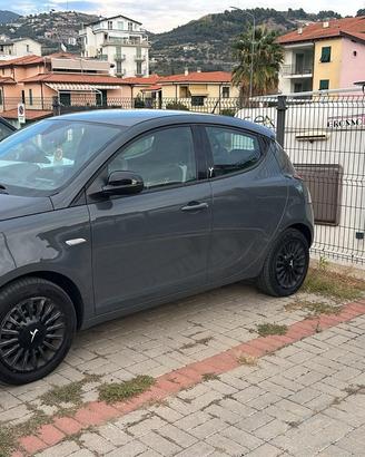 Lancia Y