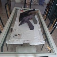 tavolo con piano in cristallo  e sei sedie