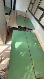 Banchi e sedie per uso scolastico