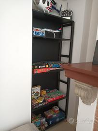 Armadio a giorno nero con ruote
