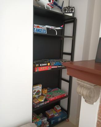 Armadio a giorno nero con ruote
