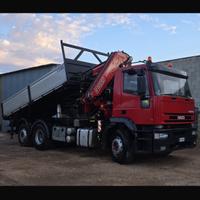 Camion con gru fassi